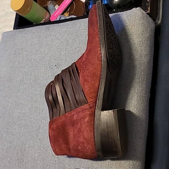 Maroon Suede ankle boots - Picture 4 of 5